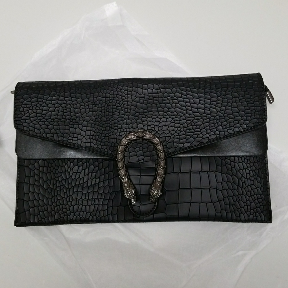 RESTOCKING SOON! 🆕️JUST IN! NEW CLUTCH/CROSSBODY! - Picture 3 of 5